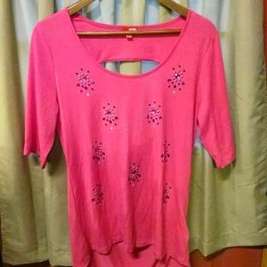 🌹Hot pink embellished summer t-shirt with cut-out